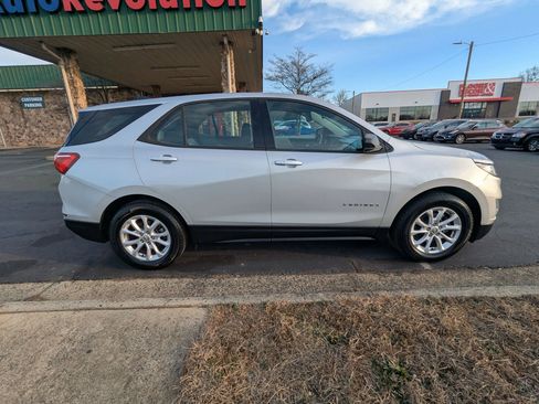 Used 2018 Chevrolet Equinox LS image 8