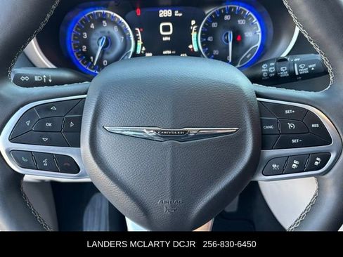 Used 2024 Chrysler Pacifica Touring-L image 27