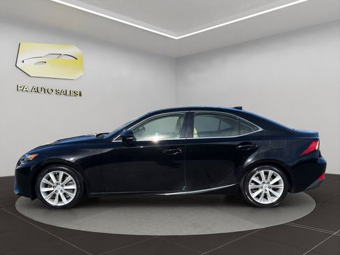 Used 2016 Lexus IS 300 AWD w/ Premium Package image 4