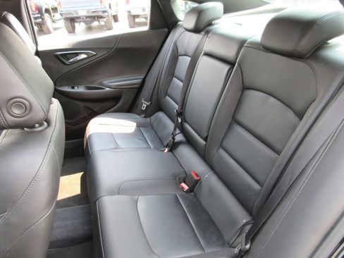 Used 2018 Chevrolet Malibu LT w/ Leather Package FWD image 18
