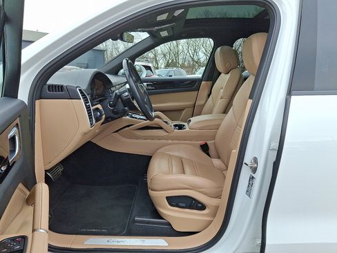 Used 2023 Porsche Cayenne S image 16