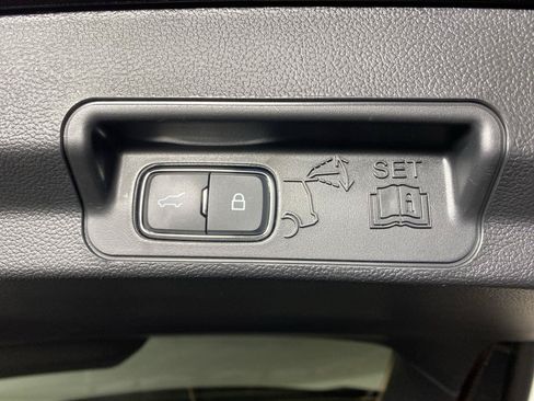 Used 2023 Ford Explorer XLT w/ Equipment Group 202A AWD/4WD image 9