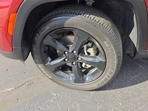 Certified 2023 Jeep Grand Cherokee Altitude image 3