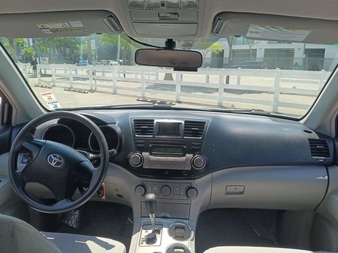 Used 2010 Toyota Highlander 2WD image 15