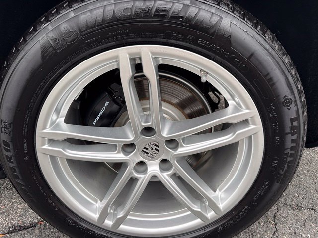 Used 2025 Porsche Macan AWD/4WD image 10