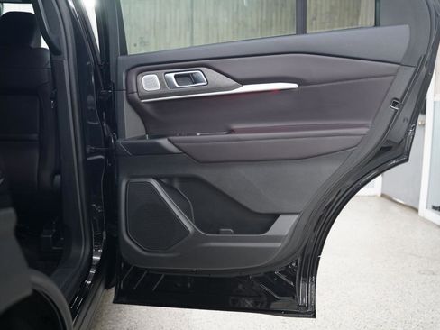 Used 2025 Ford Explorer Platinum RWD image 36