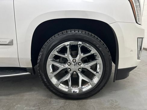 Used 2017 Cadillac Escalade ESV Luxury AWD/4WD image 61