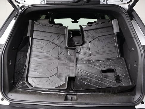 Used 2024 Chevrolet Traverse LT FWD image 15