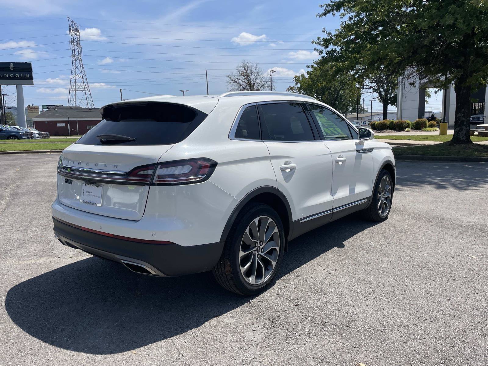 Certified 2023 Lincoln Nautilus Reserve w/ Luxury Package AWD/4WD image 3
