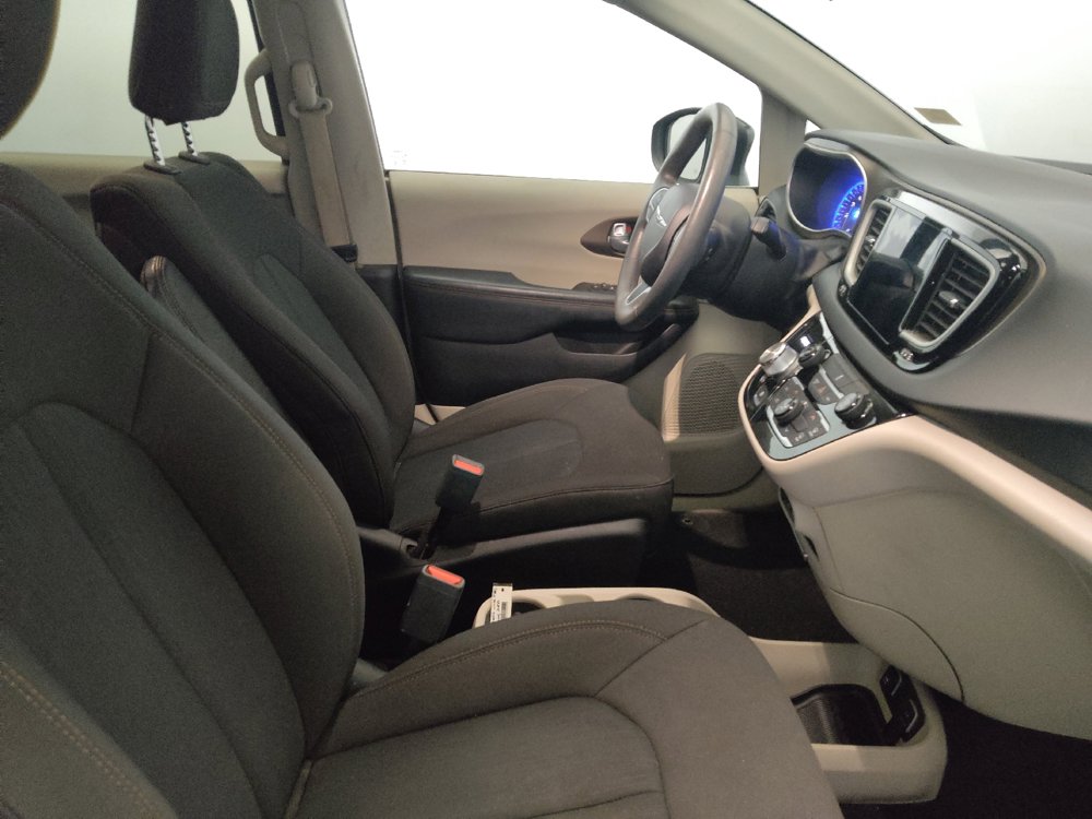 Used 2017 Chrysler Pacifica Touring FWD image 21