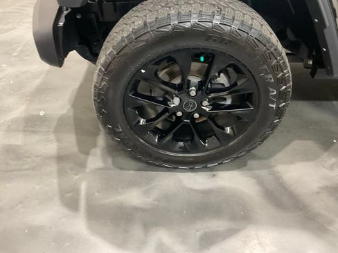 Used 2025 Jeep Gladiator Sport AWD/4WD image 6