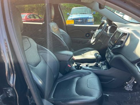 Used 2019 Jeep Cherokee Limited AWD/4WD image 22