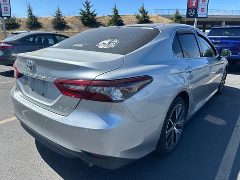Used 2022 Toyota Camry XLE w/ Navigation Package FWD image 4
