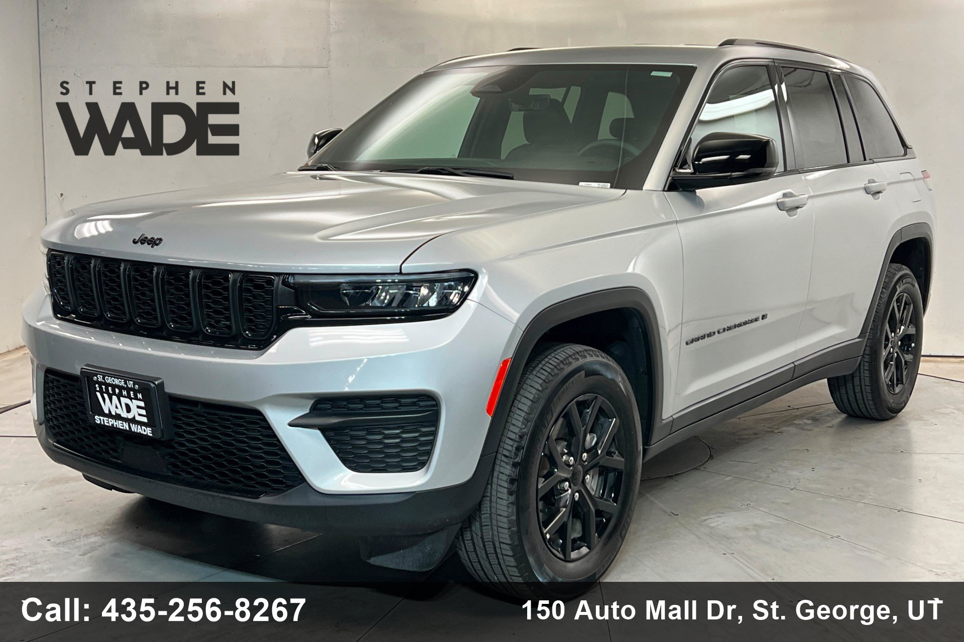Used 2025 Jeep Grand Cherokee Altitude AWD/4WD image 1