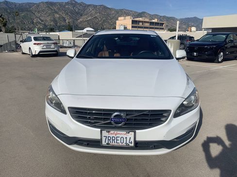 Used 2016 Volvo V60 T5 Premier w/ Convenience Package FWD image 3