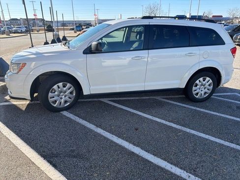 Used 2018 Dodge Journey SE image 4
