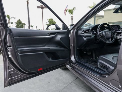 Used 2022 Toyota Camry SE image 13