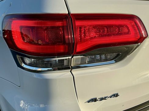 Used 2019 Jeep Grand Cherokee Limited w/ Luxury Group II image 14