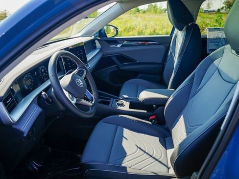 New 2025 Volkswagen Tiguan SE image 7