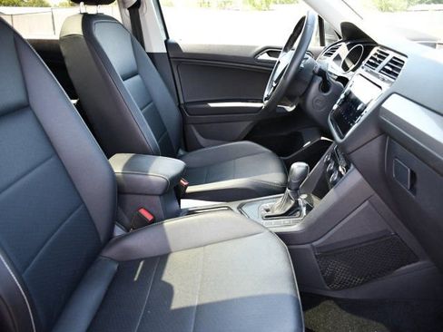 Used 2021 Volkswagen Tiguan SE w/ Panoramic Sunroof Package FWD image 32