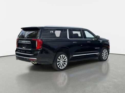 Used 2023 GMC Yukon XL Denali AWD/4WD image 3
