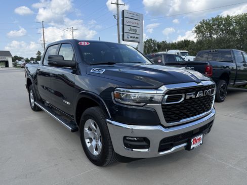 Used 2025 RAM 1500 Big Horn AWD/4WD image 32