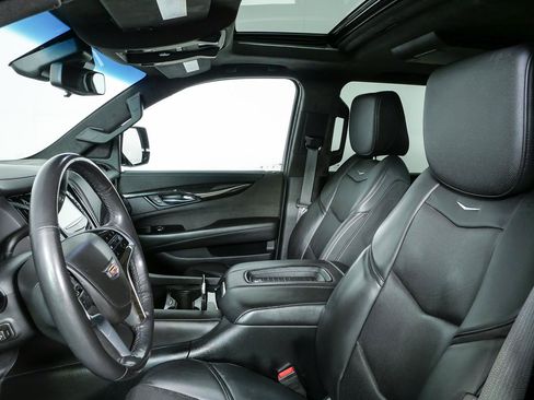 Used 2018 Cadillac Escalade Platinum AWD/4WD image 5