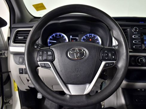 Used 2019 Toyota Highlander LE image 34