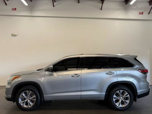 Used 2015 Toyota Highlander XLE image 3
