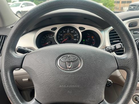 Used 2004 Toyota Highlander 4WD V6 image 16