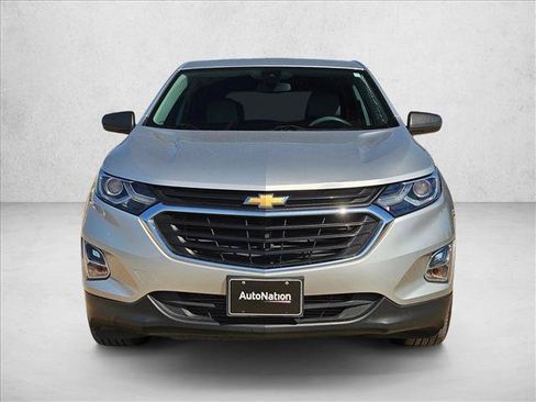 Used 2021 Chevrolet Equinox LS w/ LS Convenience Package FWD image 2