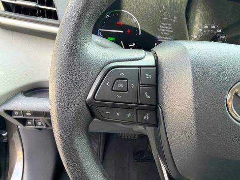 Used 2024 Toyota Sienna LE w/ LE Plus Package FWD image 15