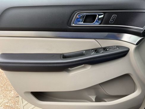 Used 2018 Ford Explorer XLT w/ Equipment Group 202A image 9