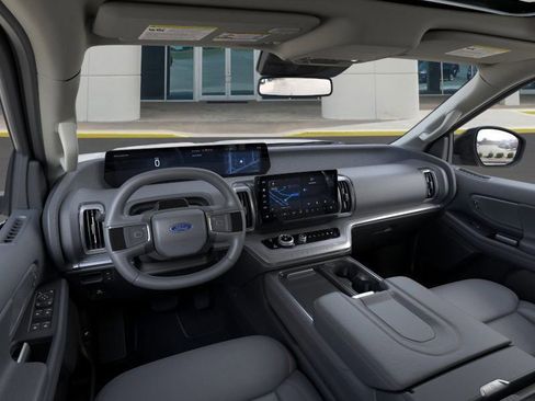 New 2025 Ford Expedition Max Active image 9