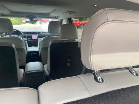 Used 2021 Jeep Grand Cherokee L Summit w/ Luxury Tech Group V image 18