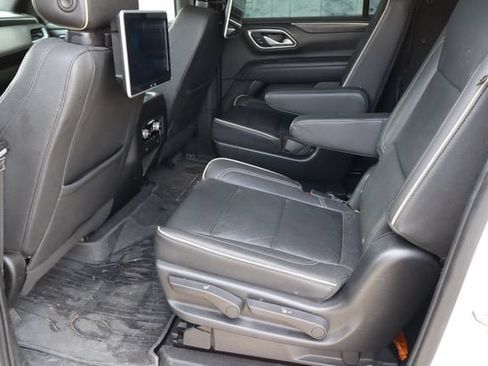Used 2022 GMC Yukon XL SLT w/ SLT Premium Package RWD image 6