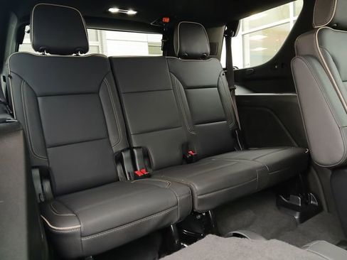 Certified 2022 GMC Yukon SLT w/ SLT Luxury Package image 18