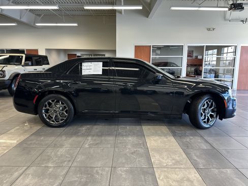 Used 2018 Chrysler 300 Touring w/ Sport Appearance Package image 11