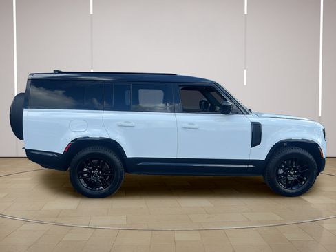 Used 2025 Land Rover Defender 130 X-Dynamic SE AWD/4WD image 8