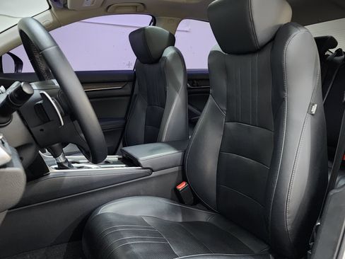 Used 2018 Honda Accord Touring image 15