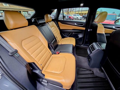 Used 2024 Volkswagen Atlas Cross Sport SEL R-Line image 29