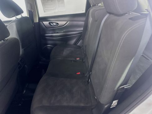 Used 2016 Nissan Rogue SV image 26