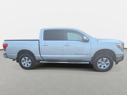 Used 2018 Nissan Titan SV w/ SV Convenience Package AWD/4WD image 4