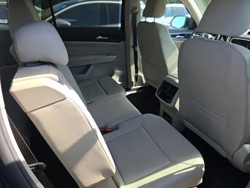 Used 2023 Volkswagen Atlas SE AWD/4WD image 2