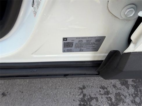 Used 2021 Chevrolet Traverse LT image 17