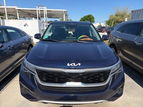 Certified 2023 Kia Seltos EX image 2