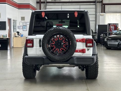 Used 2018 Jeep Wrangler Unlimited Sport S AWD/4WD image 3