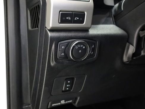 Used 2021 Ford F250 Lariat w/ Lariat Value Package AWD/4WD image 14
