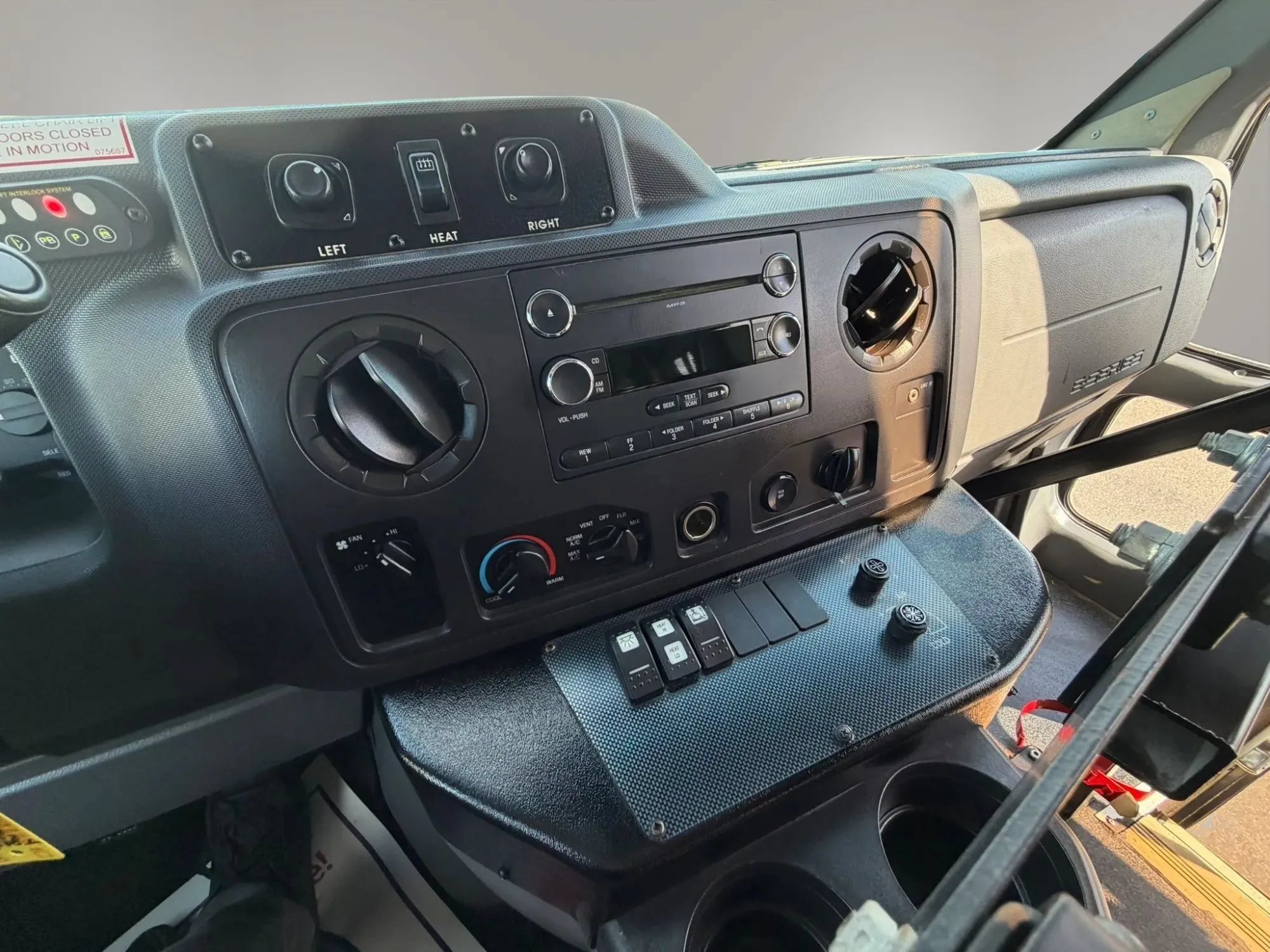 Used 2011 Ford E-350 and Econoline 350 Extended Super Duty RWD image 21