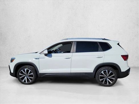 Used 2022 Volkswagen Taos SE FWD image 8